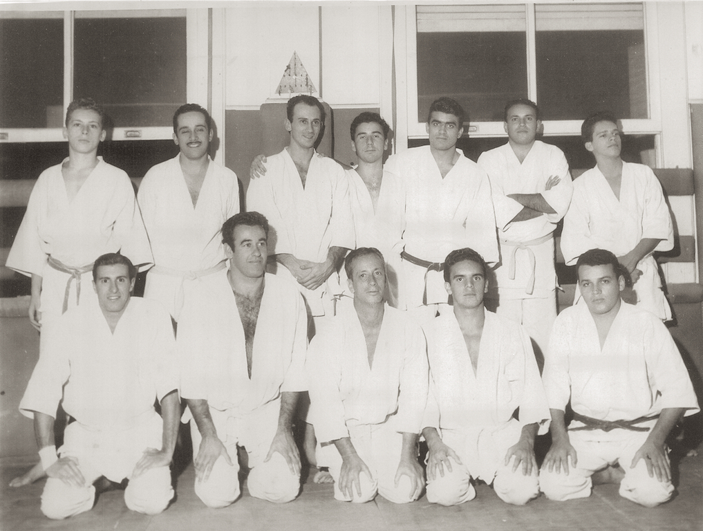  The original Academia Gracie de Jiu-jitsu where Grand Master Pedro Valente Sr. ( bottom row 2nd from right to left) trained in the 1950s. Until 1967, students did not receive any belt promotions. Instructors wore light blue belts and Professors earned the coveted Navy Belt.  
